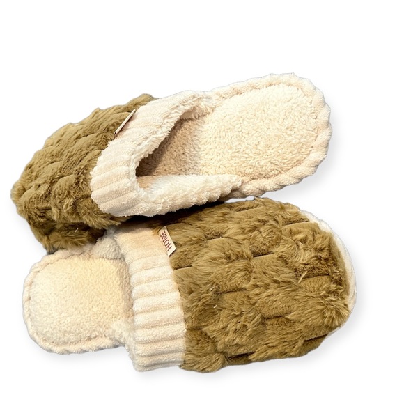 Fuzzy Slippers - Picture 7 of 9